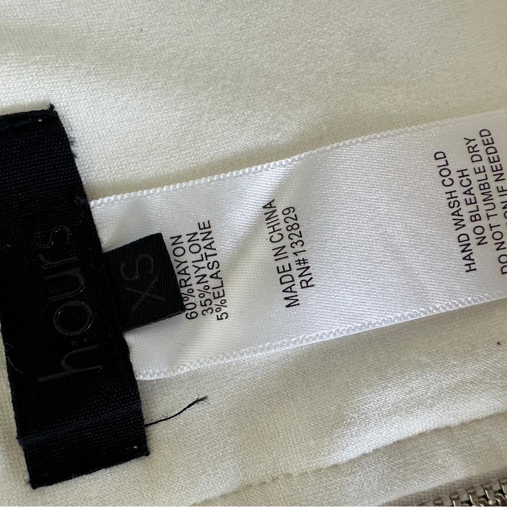 h:ours Ivory Sleeveless Top - Picture 2 of 3